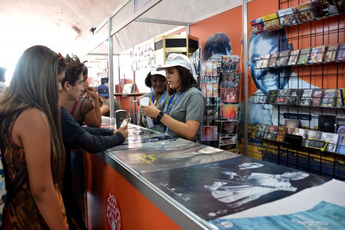 Jornada del sábado 9 en la Feria Internacional del Libro. Pabellón A-7