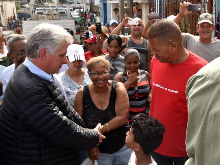 De ese mismo impulso, de similar convicción y semejantes métodos de acción, el Presidente ha imbuido 
a su Consejo de Ministros. foto: Estudios Revolución
