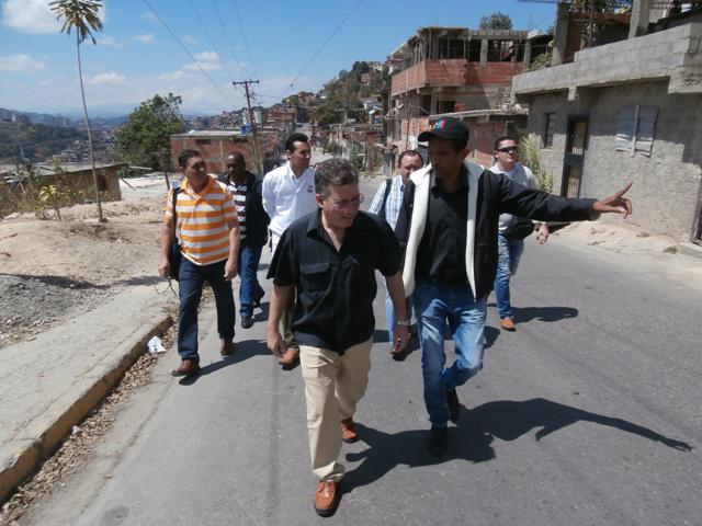 En barrios humildes como La Suiza, los cubanos entregan y dan amor. 
