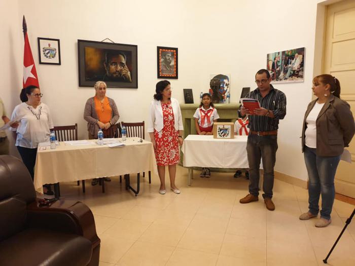 Temprano en la mañana de este 16 de febrero, la Misión estatal de Cuba en Vietnam participó en la votación del Referendo Constitucional.