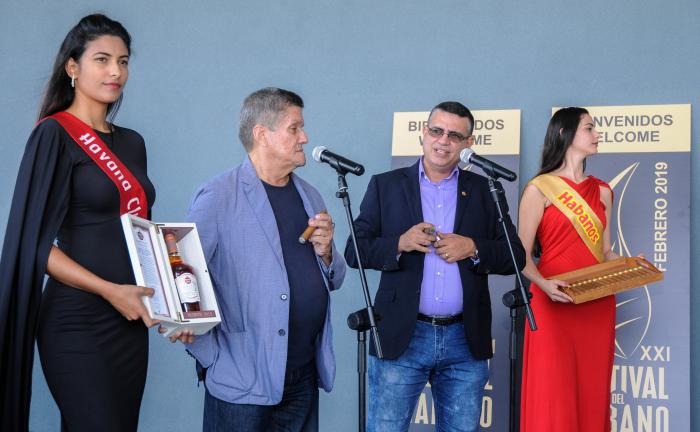 Presentación del El Ron Tributo 2019 de Habna Club, presentado por Fernando Fernández Milan (izquierda), Master Habanos Sommelier  y Asbel Morales (derecha), Maestro del Ron Cubano, desarrollado en el Hotel Packard, Habana Vieja