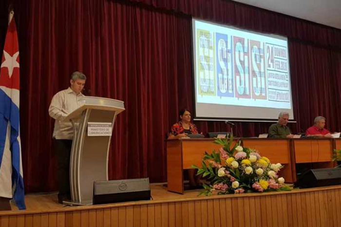 asiste días-canel a balance del ministerio de las comunicacioes