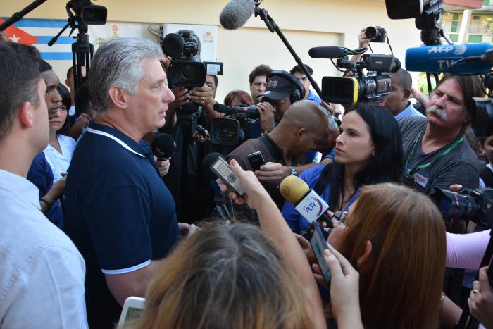 Referendo de la Constitución de la República. Colegio electoral Nro. 3, circunscripción 57, ubicado en avenida 25 esquina a 140, Cubanacán, Playa.
Miguel Díaz-Canel Bermúdez, Presidente de los Consejos de Estado y de Ministros.
