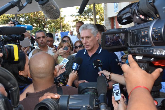 Referendo de la Constitución de la República. Colegio electoral Nro. 3, circunscripción 57, ubicado en avenida 25 esquina a 140, Cubanacán, Playa.
Miguel Díaz-Canel Bermúdez, Presidente de los Consejos de Estado y de Ministros.