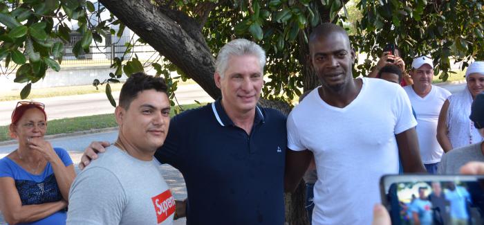 Referendo de la Constitución de la República. Colegio electoral Nro. 3, circunscripción 57, ubicado en avenida 25 esquina a 140, Cubanacán, Playa.
Miguel Díaz-Canel Bermúdez, Presidente de los Consejos de Estado y de Ministros.