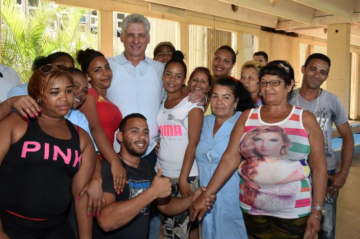 Como «una visita obligada» calificó Díaz-Canel su encuentro con alumnos y profesores de la Universidad Agraria de La Habana Fructuoso Rodríguez Pérez. 