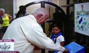 Machado Ventura votando