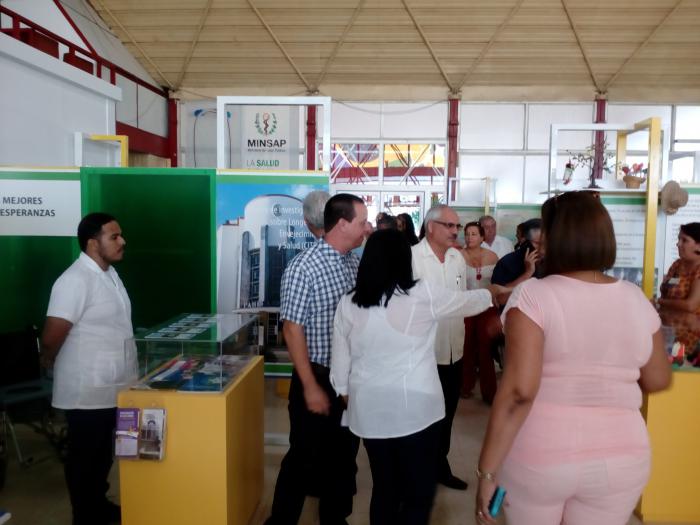 El Ministro de Salud pública recorrió el Pabellón de Salud, reabierto en 
Expocuba con su exposición 