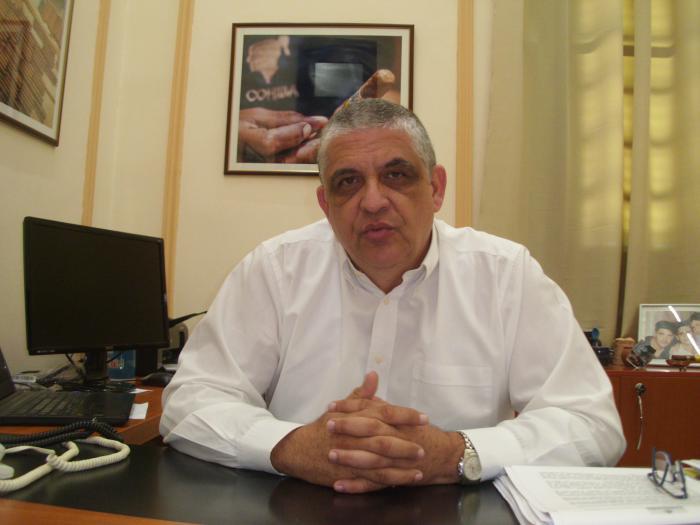 Miguel Vladimir Rodríguez González, vicepresidente primero del Grupo Empresarial de Tabaco Tabacuba, expresa que el cultivo de tabaco se ha extendido a  Matanzas, Villa Clara, Sancti Spíritus y Cienfuegos para la producción de capa de exportación.  