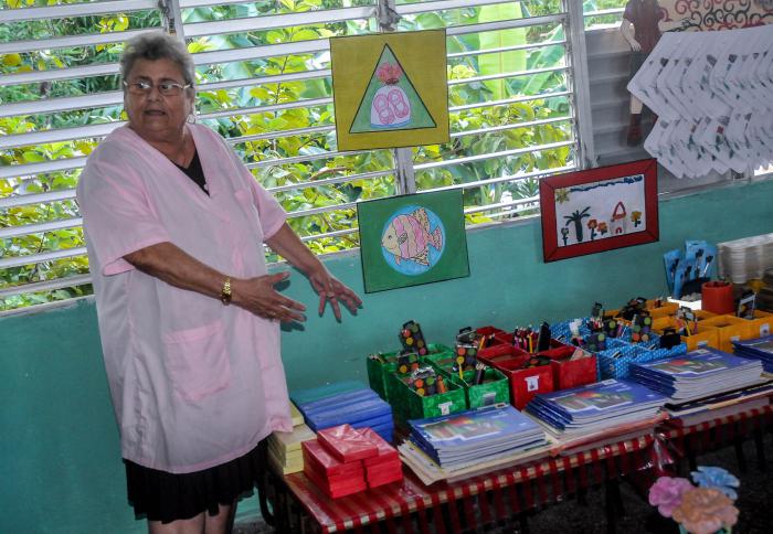 Visita en el Circulo Infantil Mi Alegre Pelota del municipio de Educación Diez de Octubre, Magalys Tanda Prieto, directora del circulo