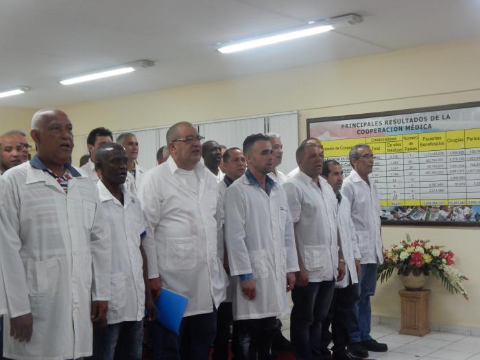 Miembros des 28 contigente Henry Reeve que partieron hacia Mozambique