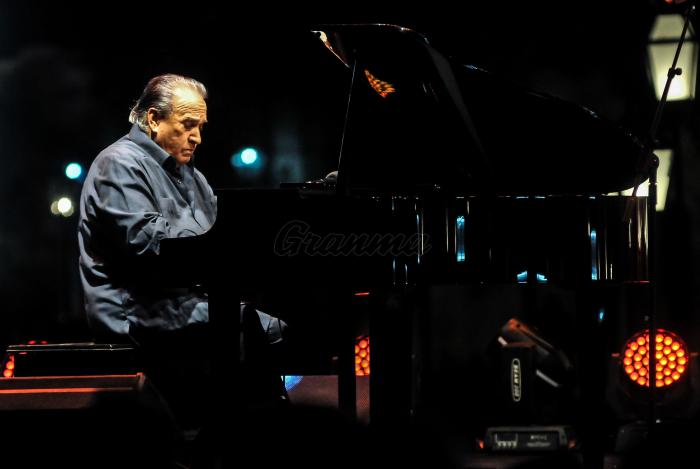 Concierto del maestro Fran Fernández  en Homenaje a la entrada de Fidel a La Habana, en la Plaza de Armas de la Fortaleza San Carlos de la Cabaña