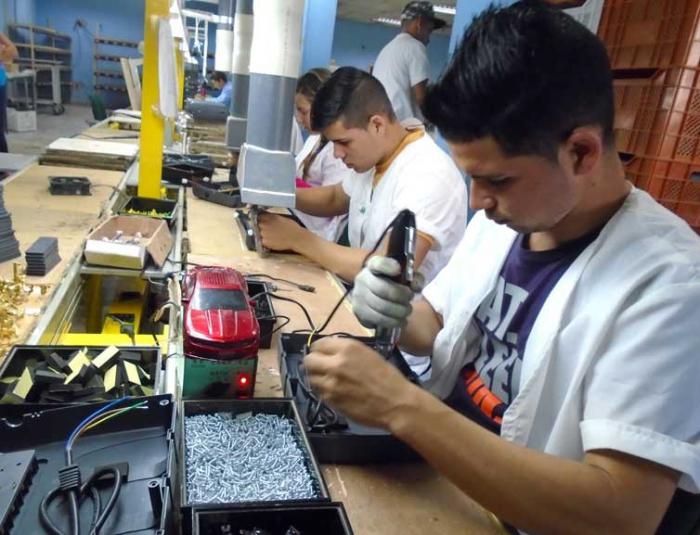 Díaz-Canel ratificó que debe potenciarse más la empresa estatal socialista.