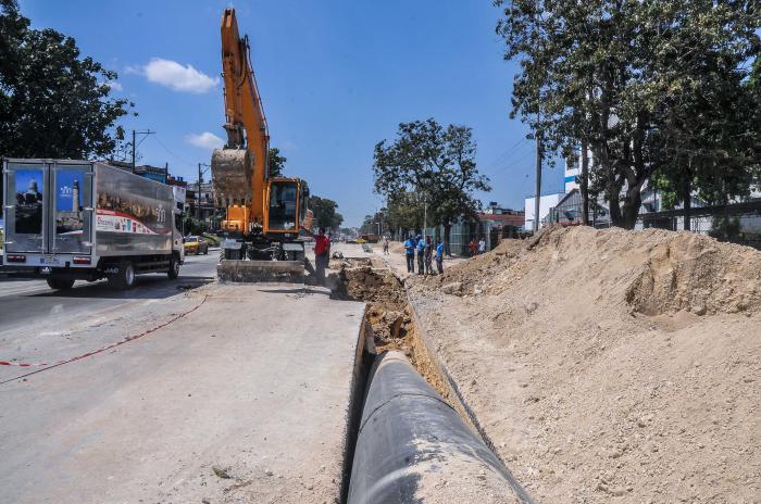 Recorrido por la conductora de agua potable desde los tanques de palatino hasta la punta, Habana Vieja