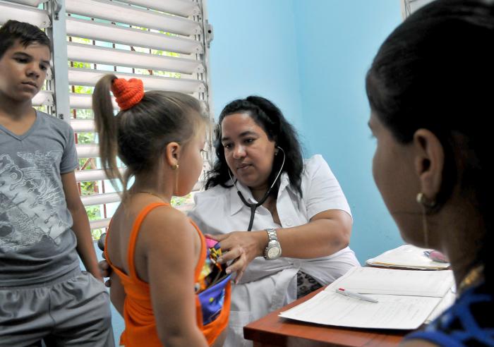 Doctora Raíza Rodríguez Ríos, el consultorio es el #17 del policlínico Andrés Ortiz, de Guanabacoa. Barrió Santa Fe.