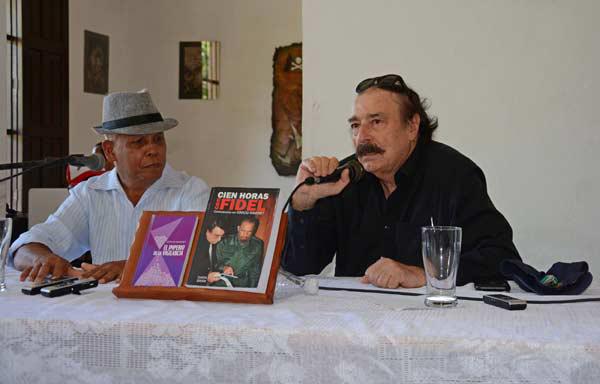 Ignacio Ramonet presenta libros a los pineros .