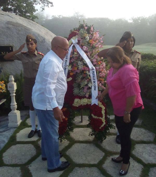 Homenaje a Vilma Espín en el aniversario 89 de su natalicio