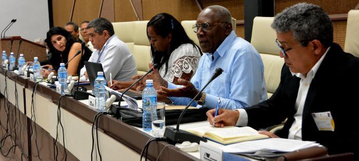 Comisión Agroalimentaria, presidida por Salvador Valdés Mesa, primer vicepresidente de los Consejos de Estado y de Ministros.