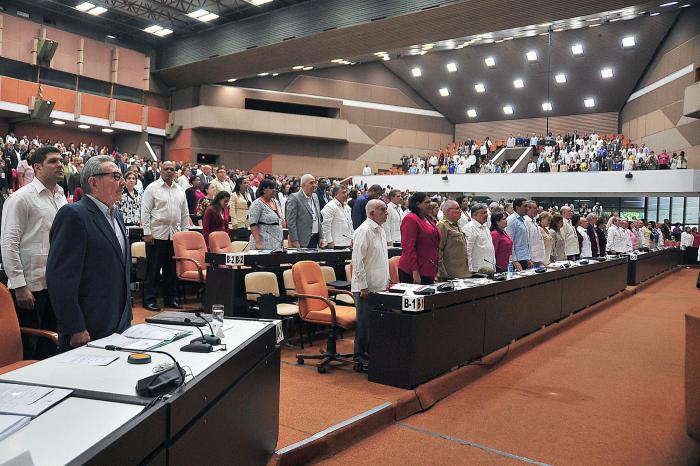 La Asamblea rindió homenaje a José Ramón Fernández, «uno de los dirigentes más destacados y queridos del proceso revolucionario». Foto: Estudios Revolución