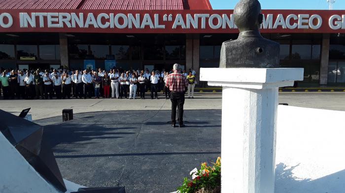 Ataque al aeropuerto de Santiago.