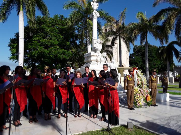 A 200 años de su natalicio, Céspedes recibió el homenaje ante el monumento funerario que guarda sus restos