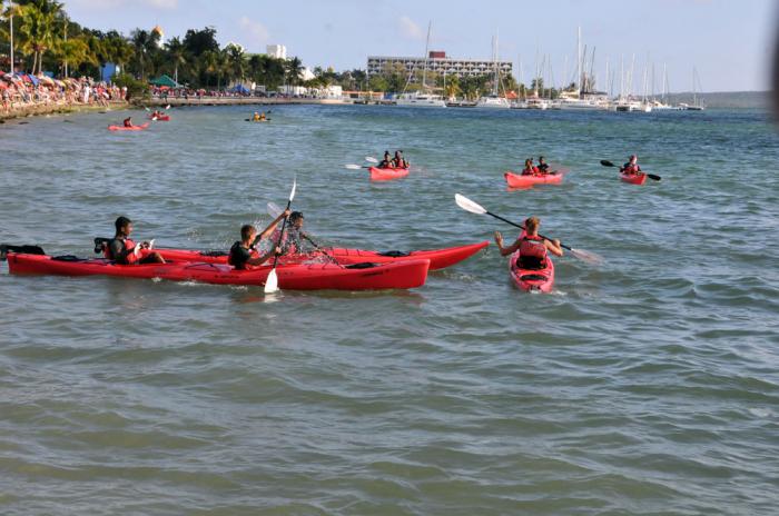 Un bello espectáculo fue la Fiesta de los Amigos del Mar para conmemorar el aniversario 200 de la fundación de Cienfuegos.