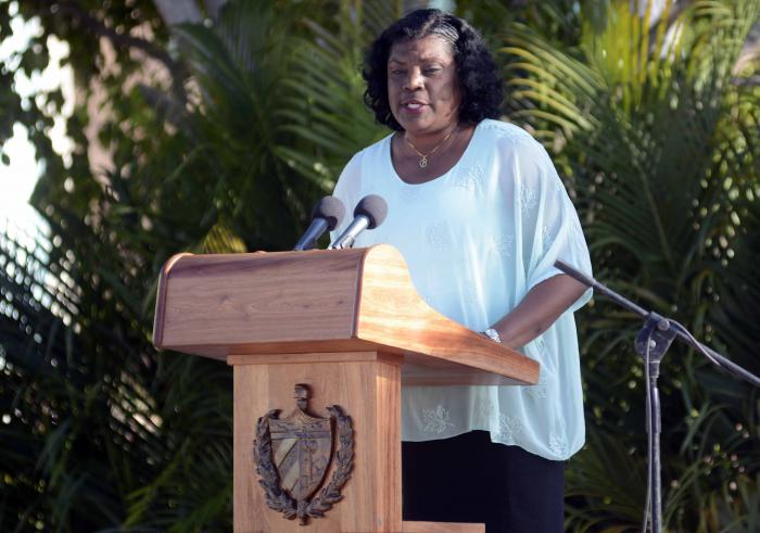 En los actuales momentos de recrudecimiento del bloqueo y de la Ley Helms-Burton estamos más unidos por defender victorias y actos de justicias como este. 