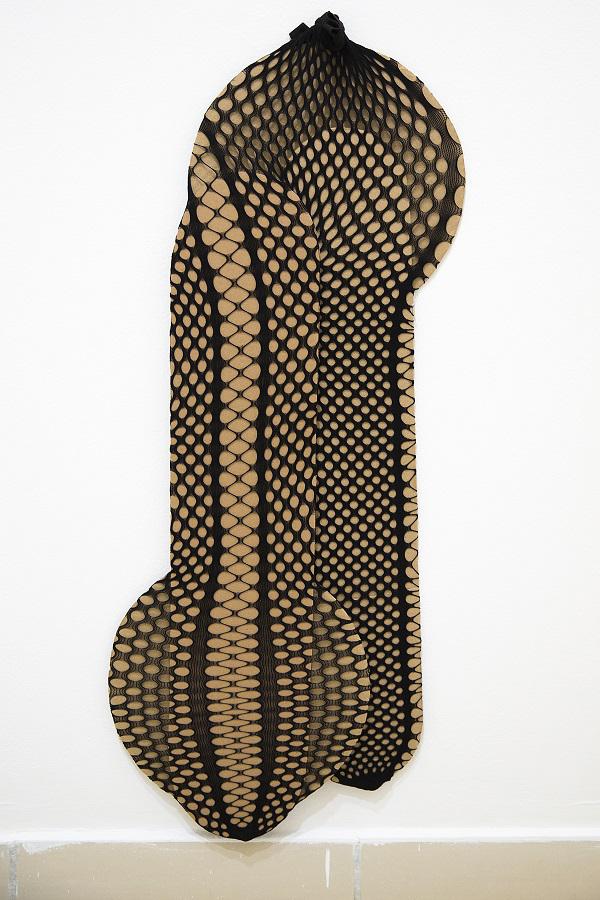 Pieza de la exposición Veladoras, de Gabriel Orozco, en el  Museo Nacional de Bellas Artes, durante la xiii Bienal de La Habana. 