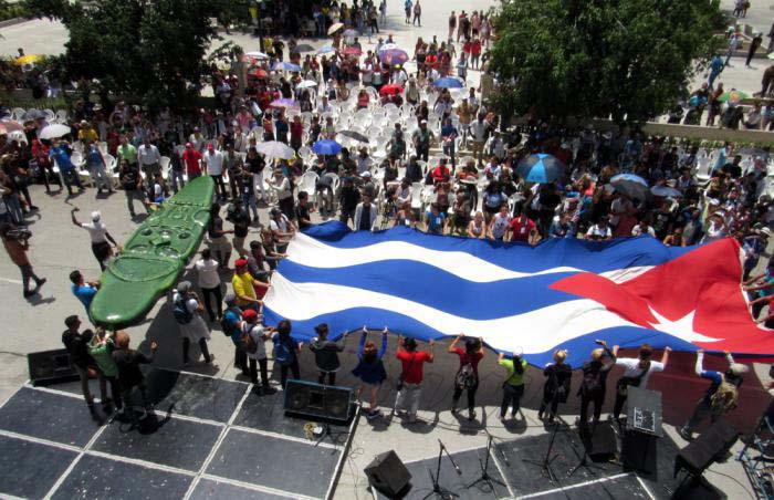 Desfile y Gala cultural por el inicio de las Romerías de Mayo.