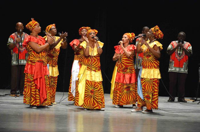 Elegancia y calidad interpretativa distinguen el quehacer musical de Desandann. 