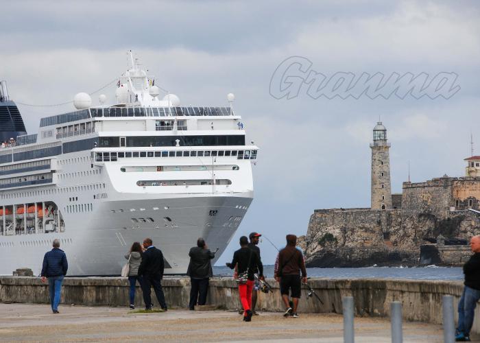 Entrada de crucero a la rada habanera.