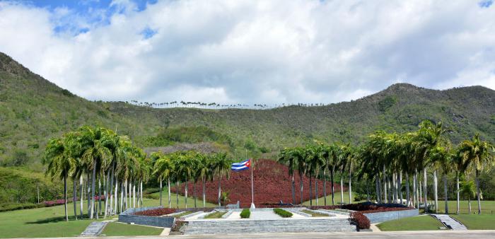Municipio del II Frente Oriental en Santiago de Cuba. Mausoleo.