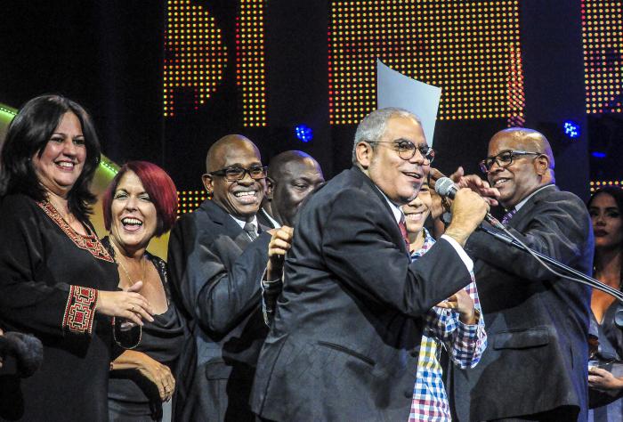 Gala de Premiación del Cubadisco 2019.el un segundo Gran Premio al Cuban Sax Quintet, ensamble de cinco saxofonistas cubanos: el joven Yamil Schery, laureado en los concursos Jojazz; Evaristo Denis Baró, profesor del instrumento, y el trío integrado por Cesar López, Germán Velazco y Alfred Thompson,
