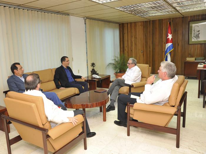 Recibieron Raúl y Díaz-Canel  al Canciller de Venezuela