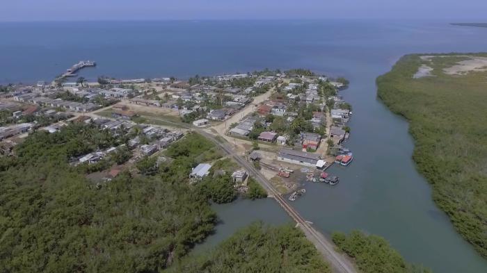 En las comunidades pesqueras de Tunas de Zaza y El Médano viven actualmente algo más de 2 300 personas. 
