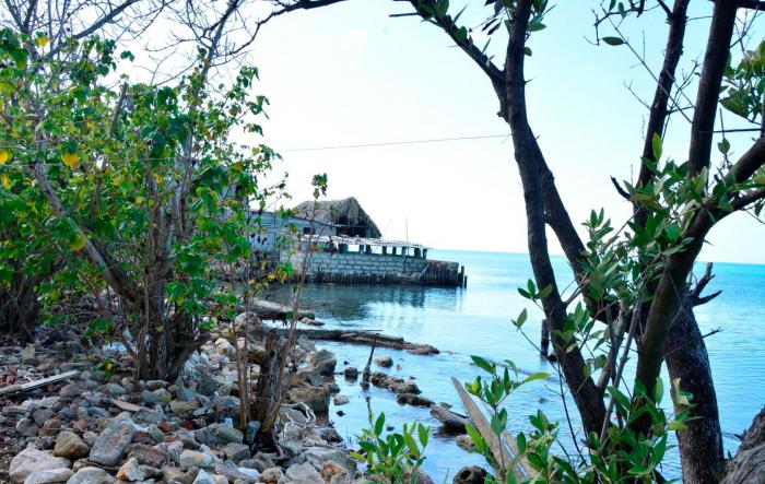  El avance incontenible del mar es reconocido hasta por los propios habitantes que no quisieran abandonar la costa. Foto: Vicente Brito
