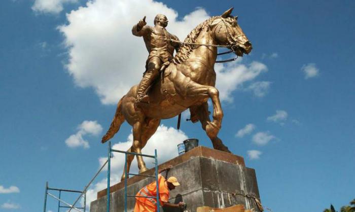 La estatua de Calixto García fue recolocada en una de las rotondas de 5ta.iAvenida. 