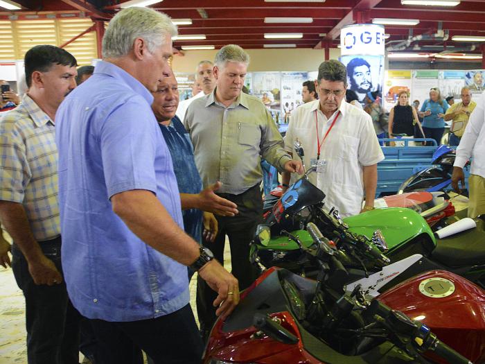 «Hay que romper definitivamente la mentalidad importadora que tenemos, a veces por comodidad a la hora de gestionar, o por desconocimiento», destacó el mandatario cubano en la Feria de Negocios. 