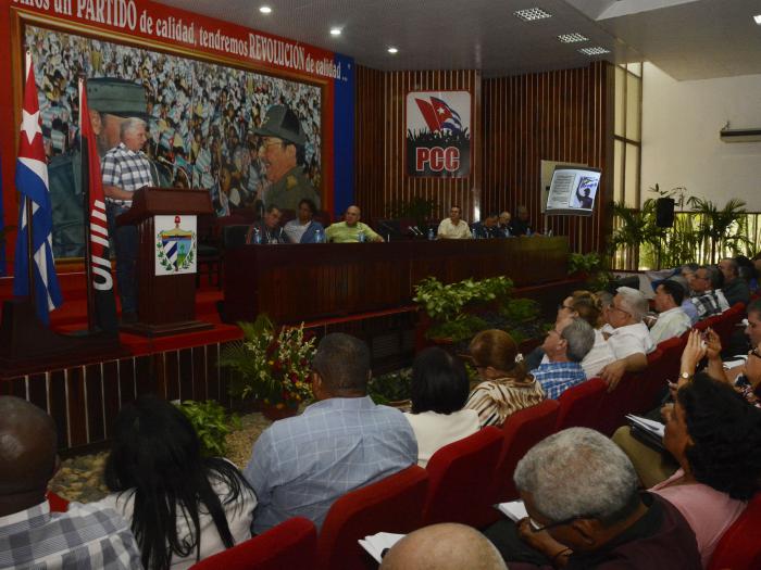 Diaz-Canel chequeo de la marcha de la Política de la Vivienda