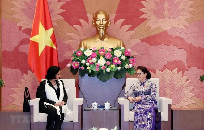 La presidenta de la Asamblea Nacional de Vietnam, Nguyen Thi Kim Ngan,y la fiscal general de Cuba, Yamila Pena Ojeda.