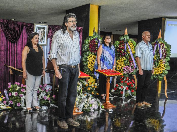 Homenaje a las cenizas de Salvador Wood