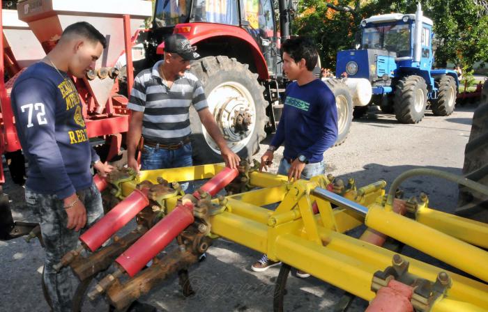 Universidad de Cienfuegos estrecha vínculos de trabajo con Azcuba