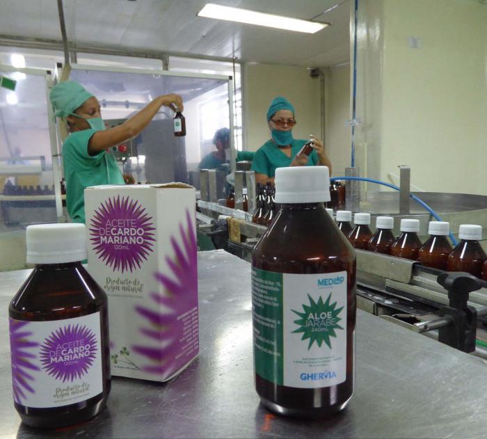 Las dos primeras medicinas naturales llevadas a producción en escala industrial por la Empresa Laboratorio Farmacéutico Líquidos Orales, Medilip, de la ciudad de Bayamo, Granma.