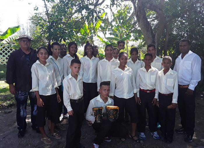 El grupo Ismaelillo de la escuela especial 13 de Marzo, de Las Tunas, es orgullo del sistema de educación artística en nuestro país. foto de la autora