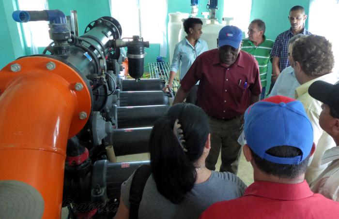 La estación de bombeo construida en la ubpc Héctor Chacón asegura agua a 120 hectáreas de caña con sistema subterráneo de riego por goteo. Foto del autor