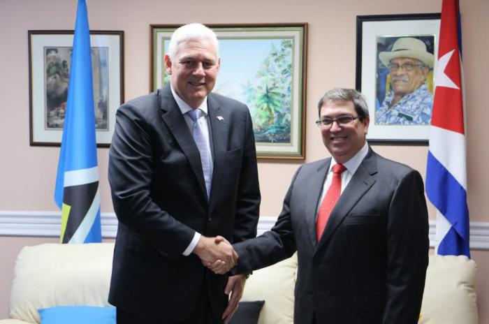 Bruno Rodríguez Parrilla junto al primer ministro de Santa Lucía, Allen Chastanet. foto: cubaminrex