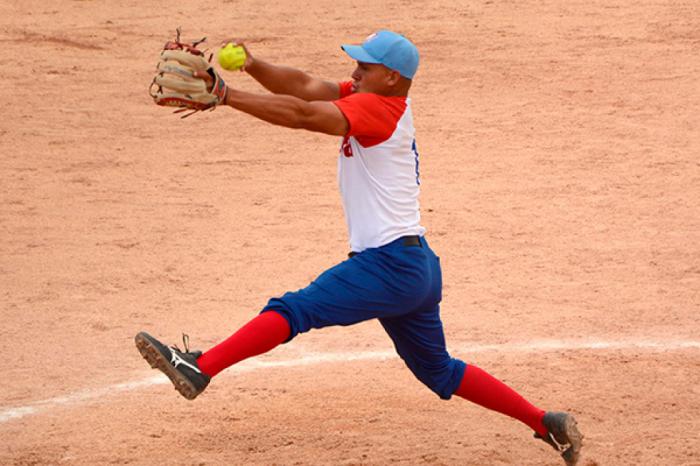 softbol pitcher Alaín Román