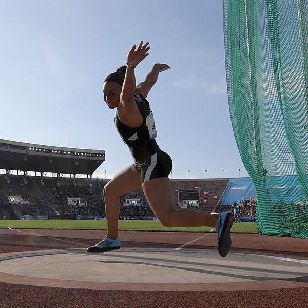Yaimé Pérez en el momento de lograr su lanzamiento triunfal. Foto: sitio oficial de la Liga del Diamante