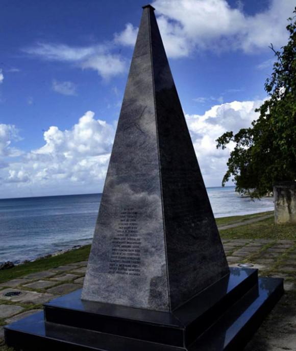 Monumento a las víctimas del atentado al avión 
cubano en Barbados. foto: ismael francisco/cubadebate