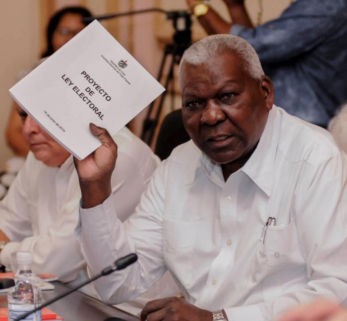 Esteban Lazo Hernández, presidente de la Asamblea Nacional, esclarece aspectos sobre el Anteproyecto de la Ley Electoral, , desarrolado en El Capitolio, Habana Vieja